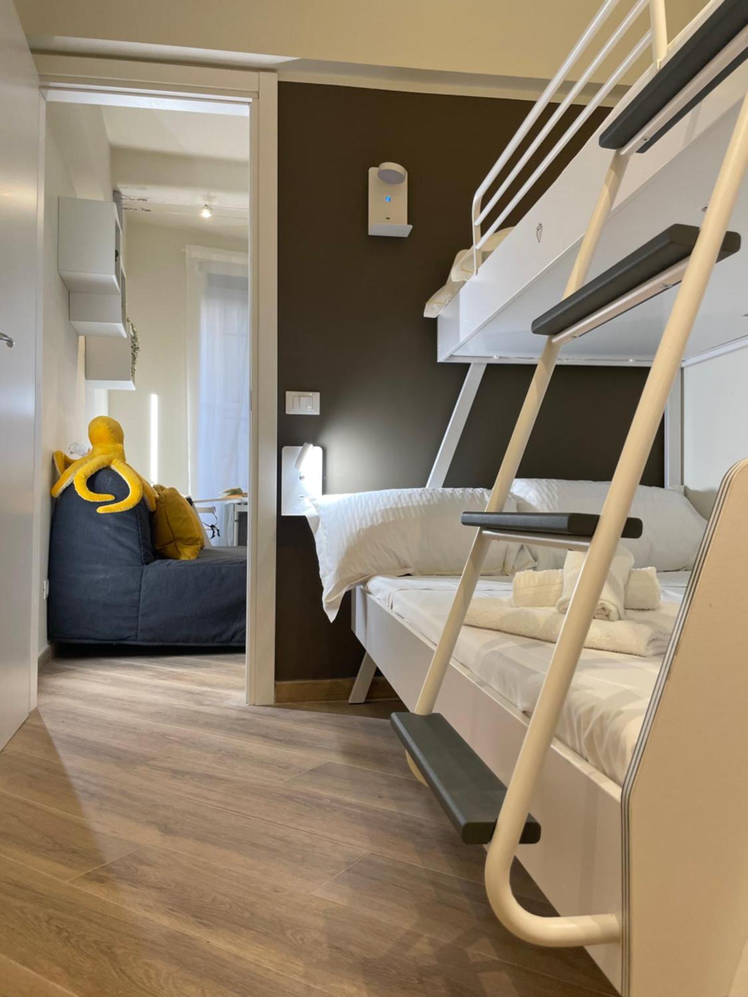 Happy Family Apartments Incantesimo Генуя Экстерьер фото